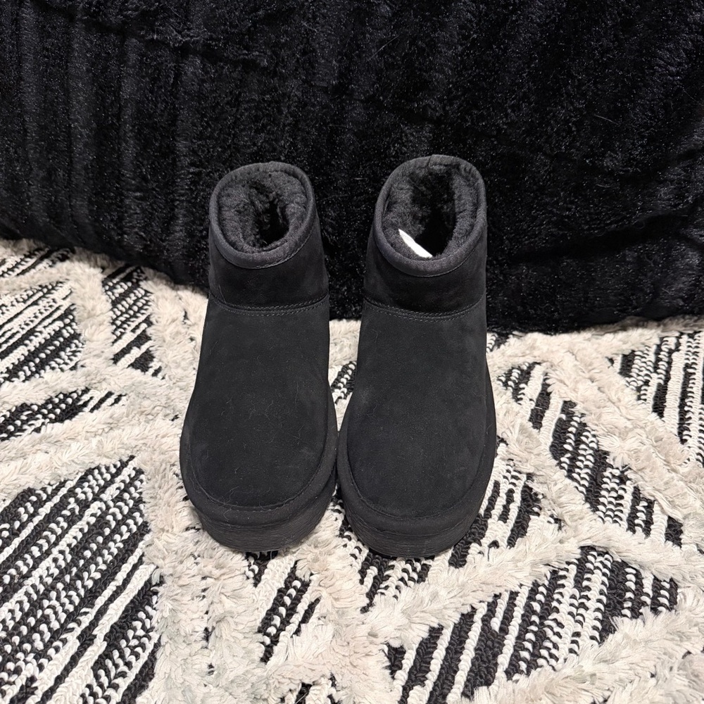 Steve Madden Black Moccasins